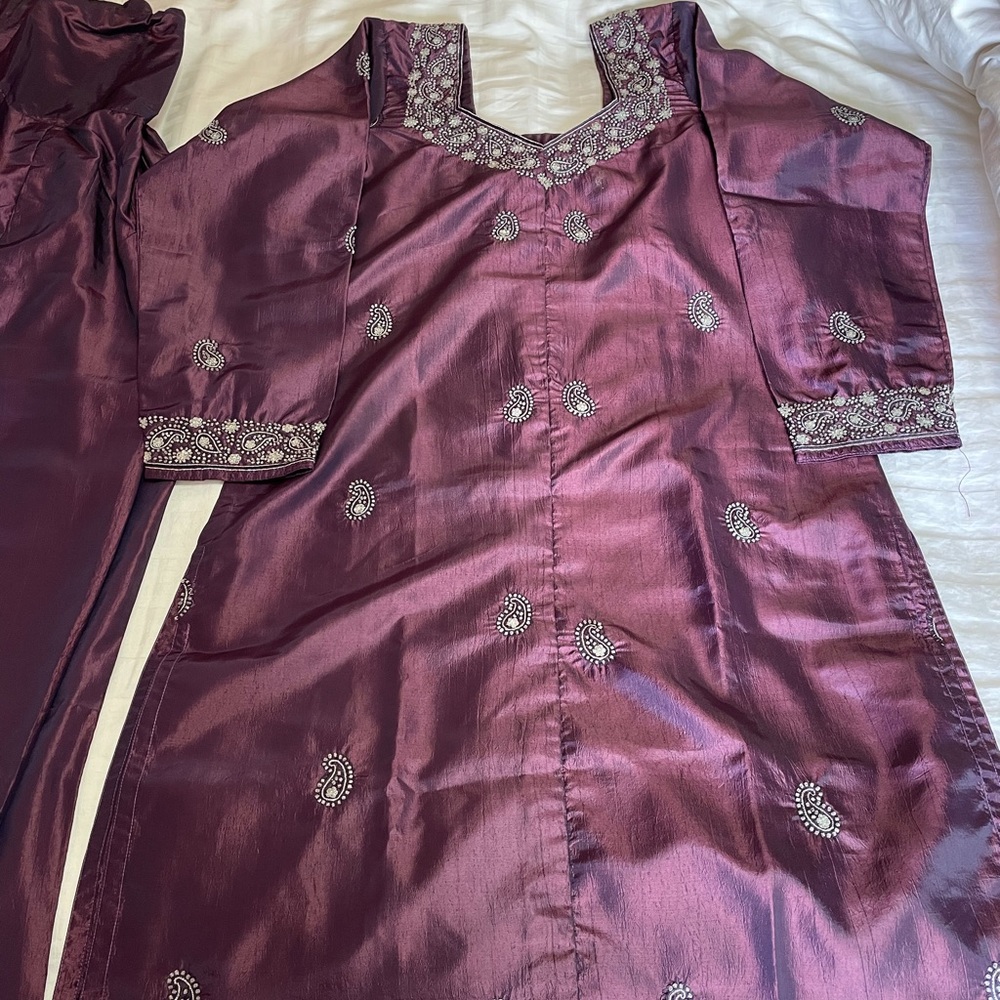 Indian Suit - Picture 5 of 6